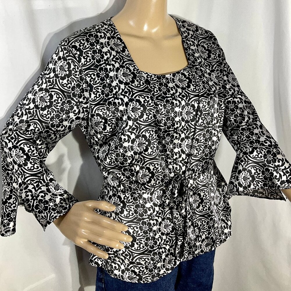 Kim Rogers Sz M 3/$16 Black & White Floral Silky Shirt Womens